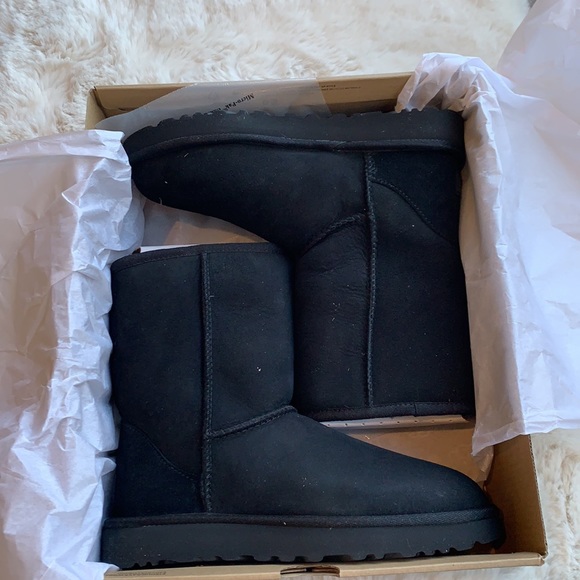 UGG Classic Short II Boots - Picture 11 of 13